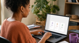 lojista usando segmentação de clientes com IA no notebook, com a tela do painel de contatos da loja